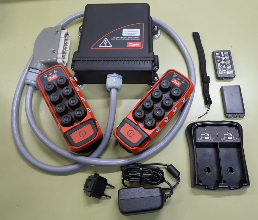 EQUIPO RADIO CONTROL IKUSI TM80 2 EMISORES (A BATERIAS)